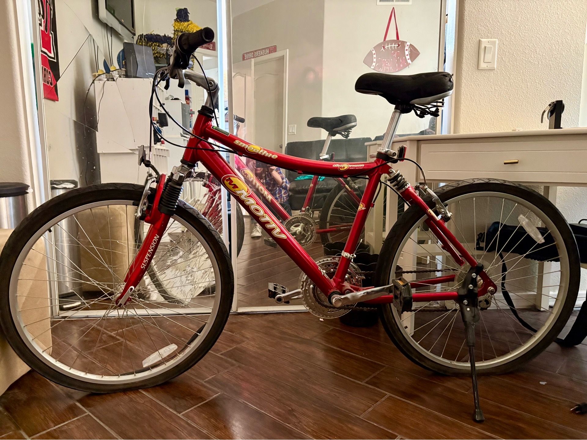 Moton Aluminum Suspension Bike – 21 Speed Comfort Hybrid Bicycle