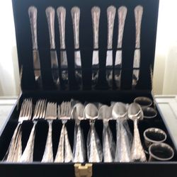 8 piece silver plated cutlery set.