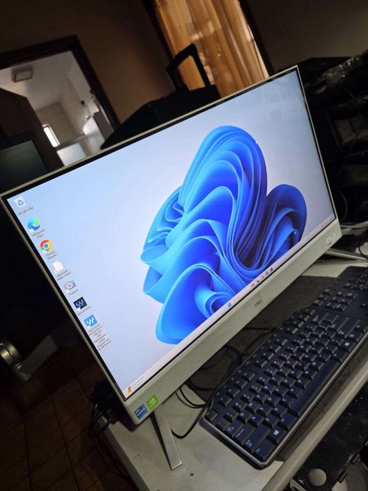 DELL 27 All In One 27"Inch. Touchscreen Pc. i7-1257-CPU-12TH-Gen. 32GB Ram. 2TB NVMe m.2 SSD. GPU: NVIDIA GeForce