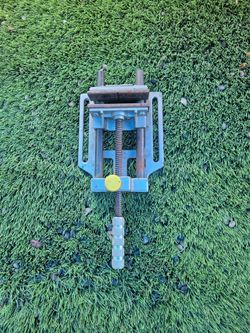 Bench vise