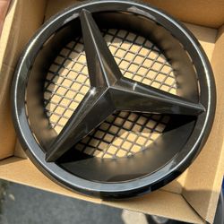 W204 Mercedes Front Emblem 