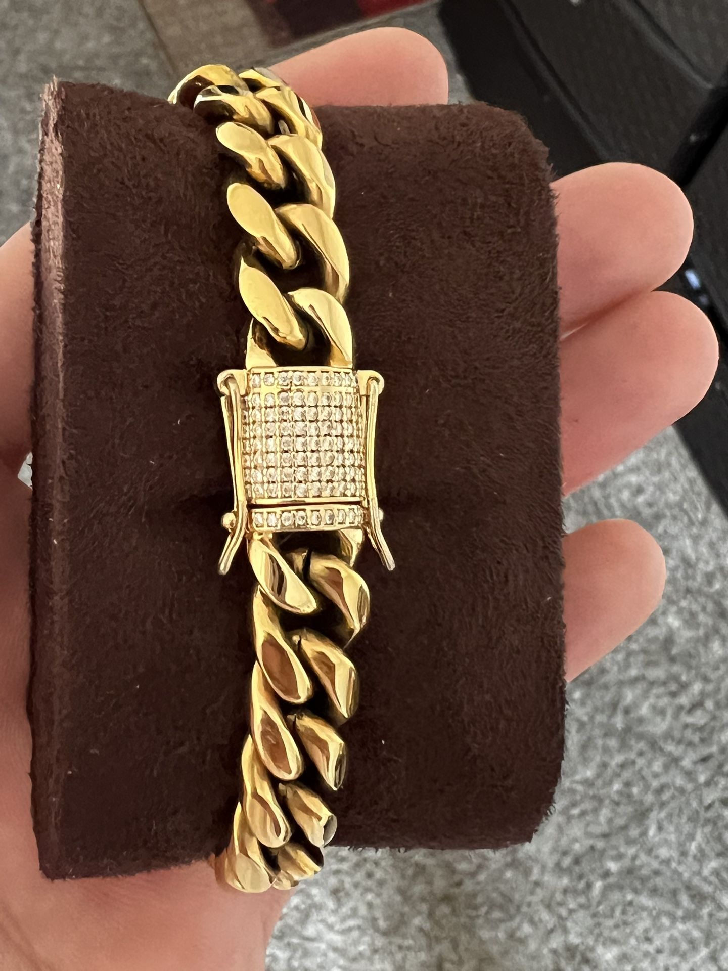 14k Yellow Gold Iced Clasp Bracelet