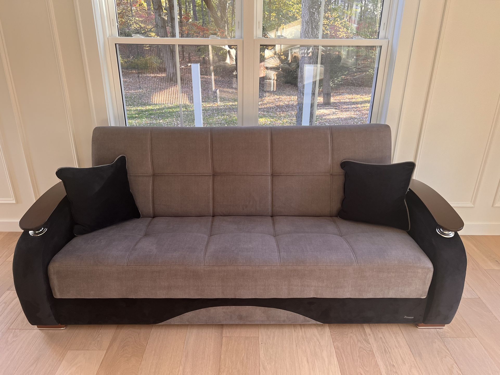 SOFA BED IN GRAY AND BLACK COLOR