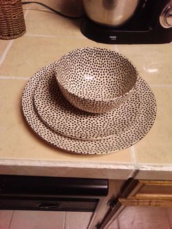 12 piece Tyme and table dinner set