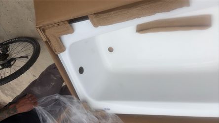 32“ x 60“ bathtub