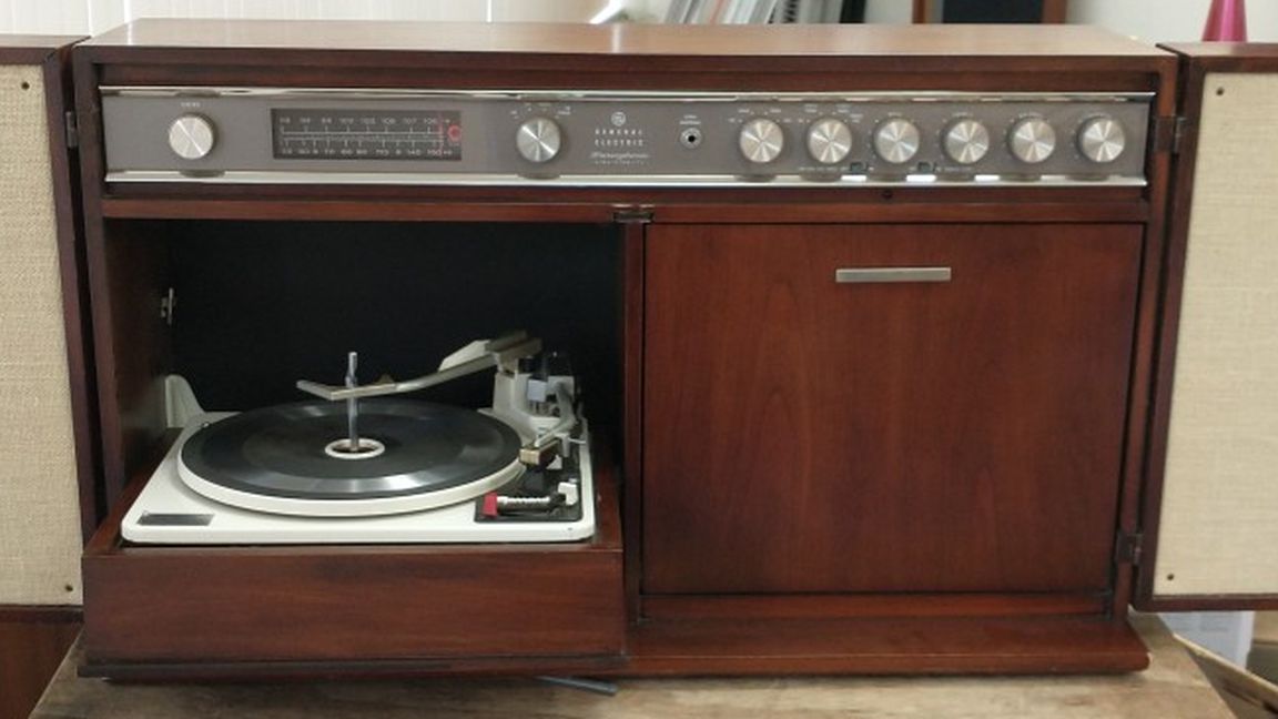 Vintage 1963 GE Record Player Console. Serviced. Works. Aux In For Bt Adapter Or Phone.