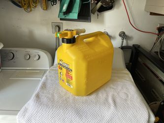 5 Gallon Diesel Gas Can Like New