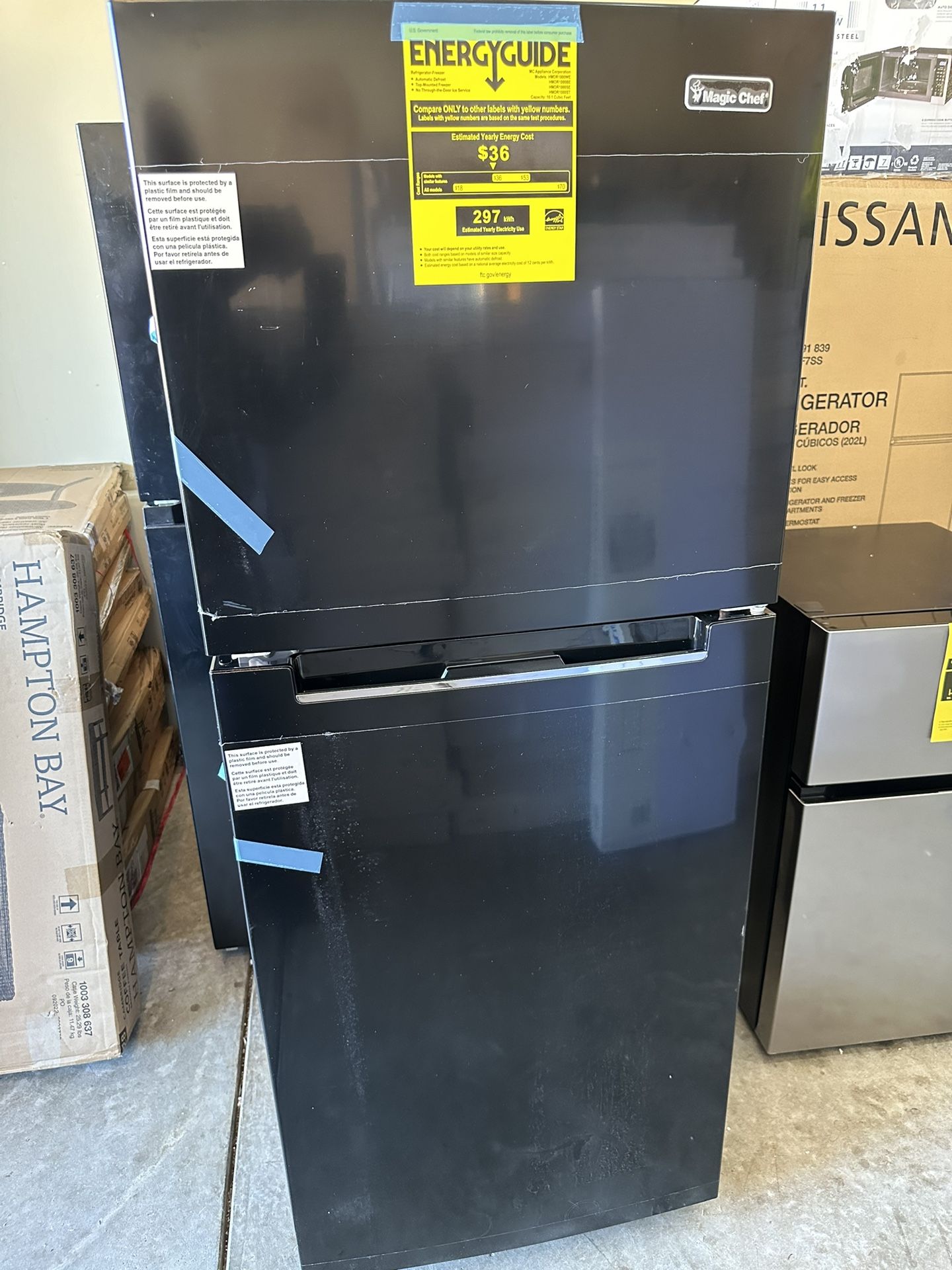 New 10.1 Magic Chef Top Freezer Refrigerator