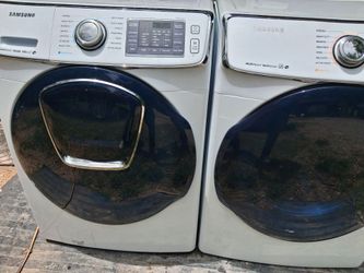 Samsung washer and dryer set like new condition working Great asking 320 or best offer can deliver and install for small fee