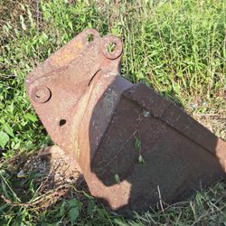 Case 36" backhoe bucket