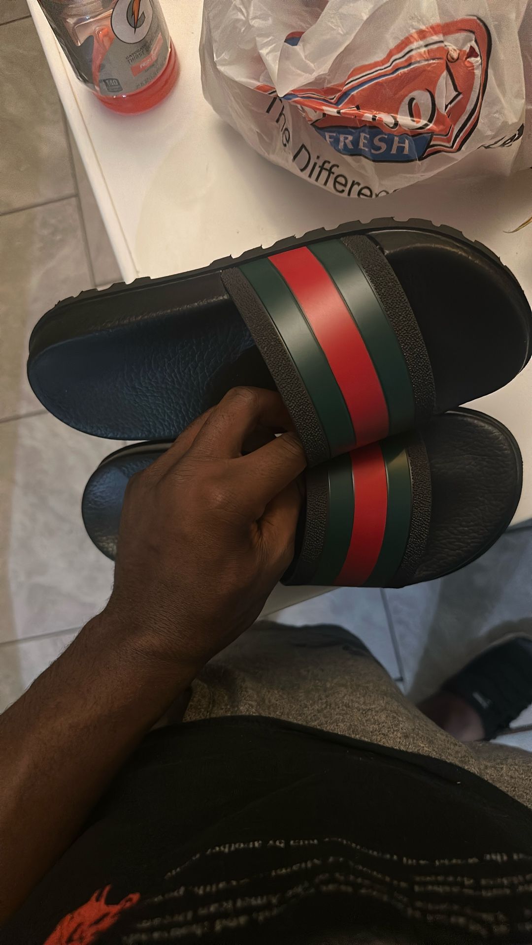SIZE 10 GUCCI SLIDES