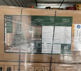 COSTCO new 9ft Christmas tree pre lit
