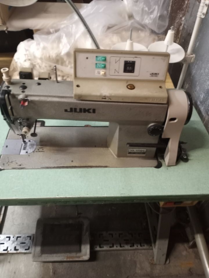 JUKI DDL-5550N Industrial Sewing Machine with Table