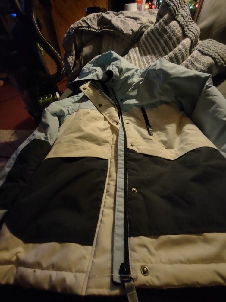 Girls Jacket Size 10/12..(New)..$14