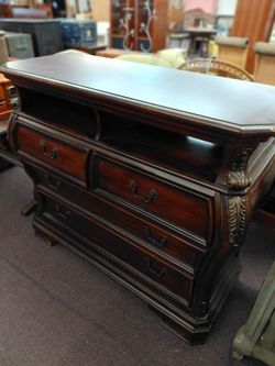Dresser