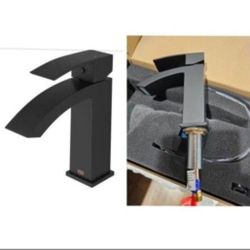 VIGO Satro Single Handle Single-Hole Bathroom Faucet in Matte Black