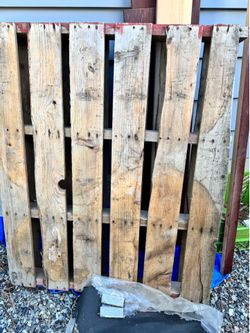 Wood pallet