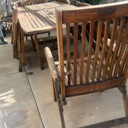 OK wood, six chairs are foldable