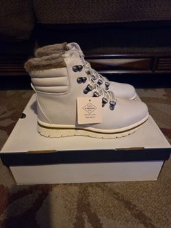Women's St. John's Bay Boots Size 6W