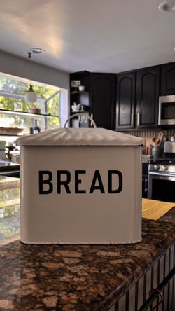 FARMHOUSE BREAD BOX CONTAINER 