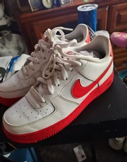 Used NIKE Air size 6½ $40