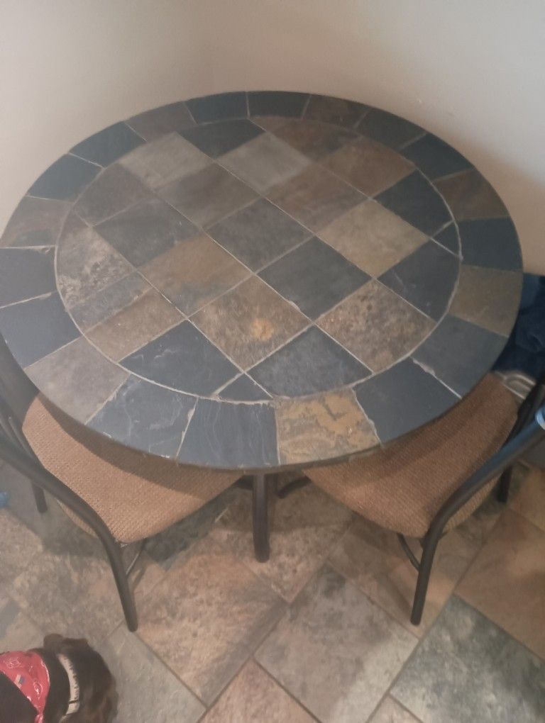 Kitchen Table + 4 Chairs