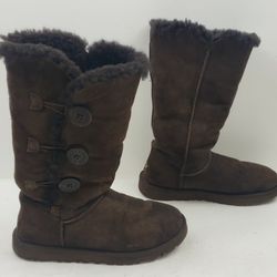 UGG Tall Boots 1873 Bailey Button Triplet Womens Size 8 Chestnut Brown Suede