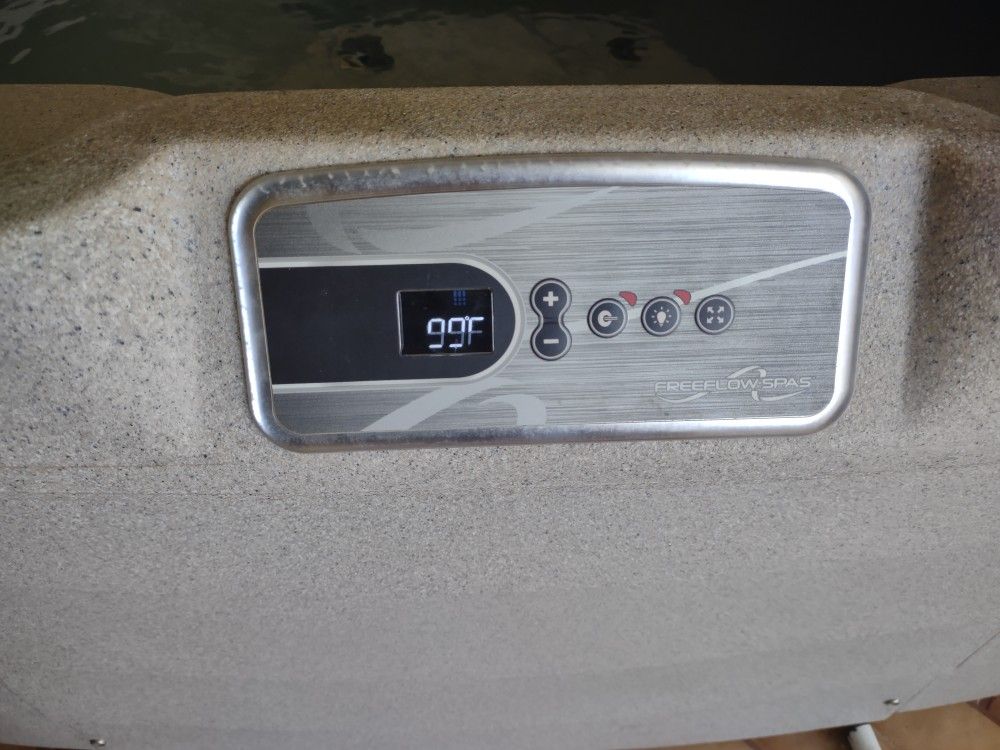 *pending Sale* Freeflow TriStar Spa/Hot Tub