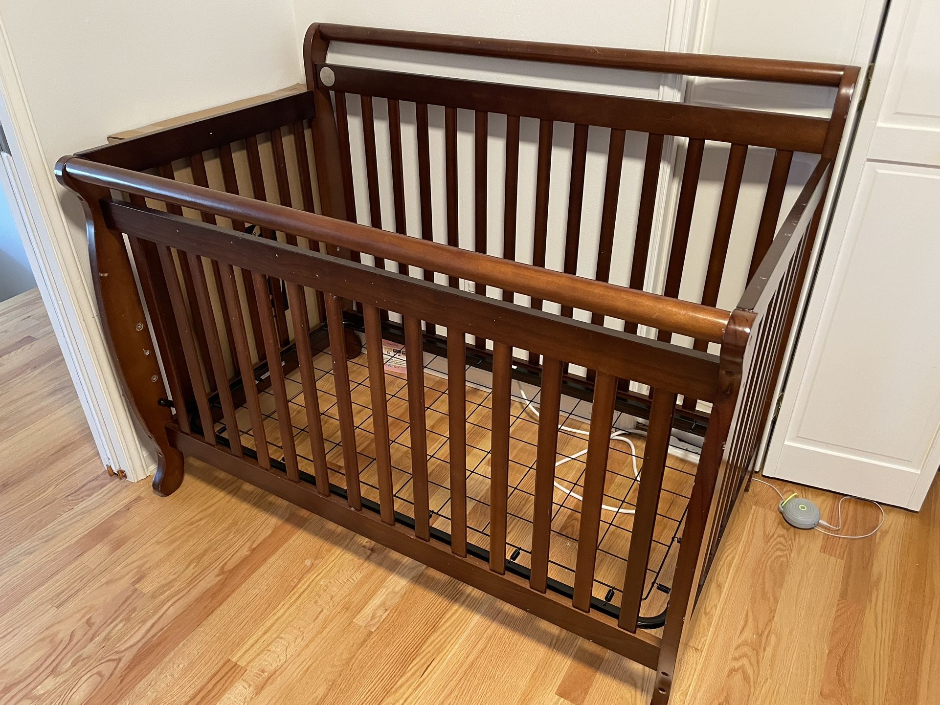 DaVinci Solid Wood Convertible Crib / Toddler Bed