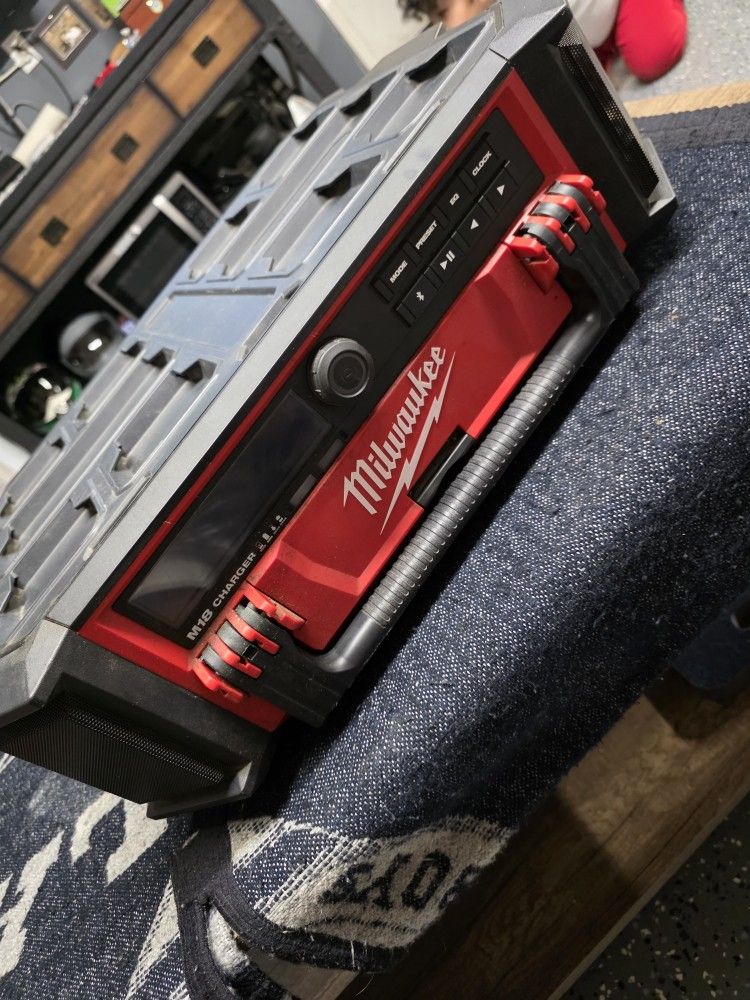 Milwaukee Jobsite Radio