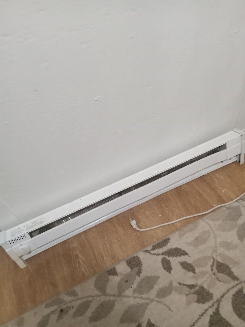 CADET. Long Portable Electrical Heater