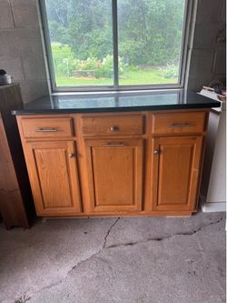 Granite Top Oak Island 21W/47H/51L Bring Truck and Help