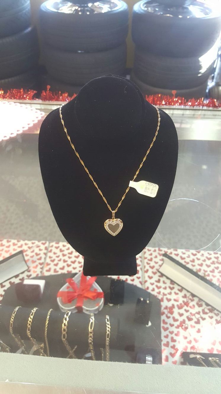 14kt gold chain with heart locket