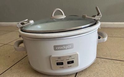 Crock-Pot 7-Quart Cook & Carry Programmable Slow Cooker