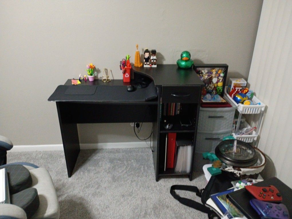 3 Year Old Used Desk