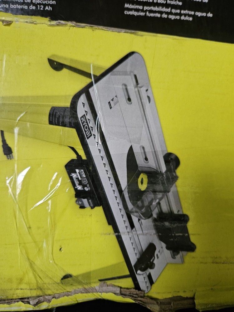 RYOBI
Universal Router Table