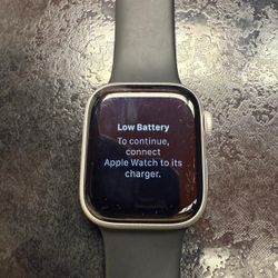Apple Watch Series 8 41mmWith Charger 