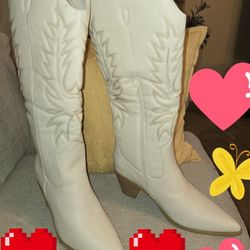 Delilah Womans Boots Size 12,used But Great Condition, $70,  OBO