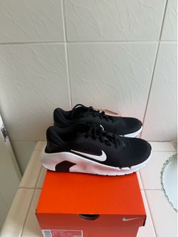 Women Nike flex train size 6.5