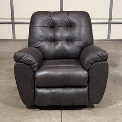 New Rocking Recliner Chair (Can Deliver)