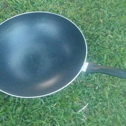 big wok cooking pan