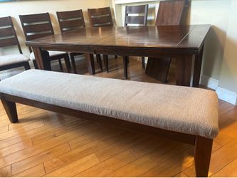 Great Solid Wood Dining Set with Leaf Extension, 5 Chairs and Matching Bench $200
