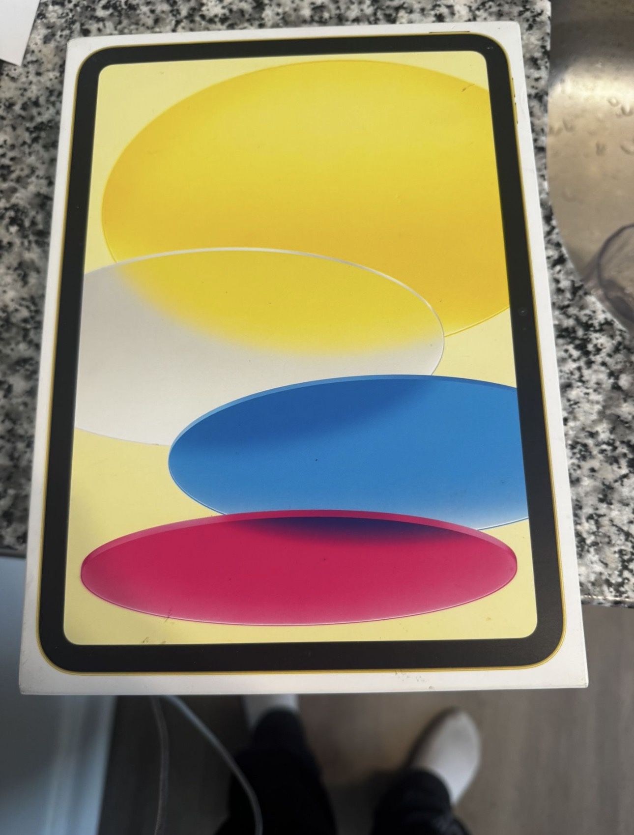 Apple iPad A16 , yellow