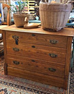 Vintage dresser 🤎
