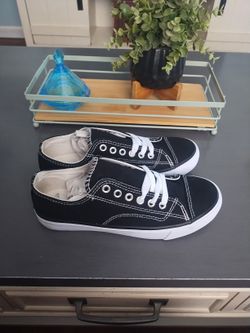 Simple Black & White Shoes 5y!!!