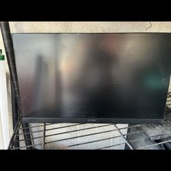 Acer Laptop , 2 Monitores, Nos Bocinas Y Una Computador De Escritorio Con Su Monitor