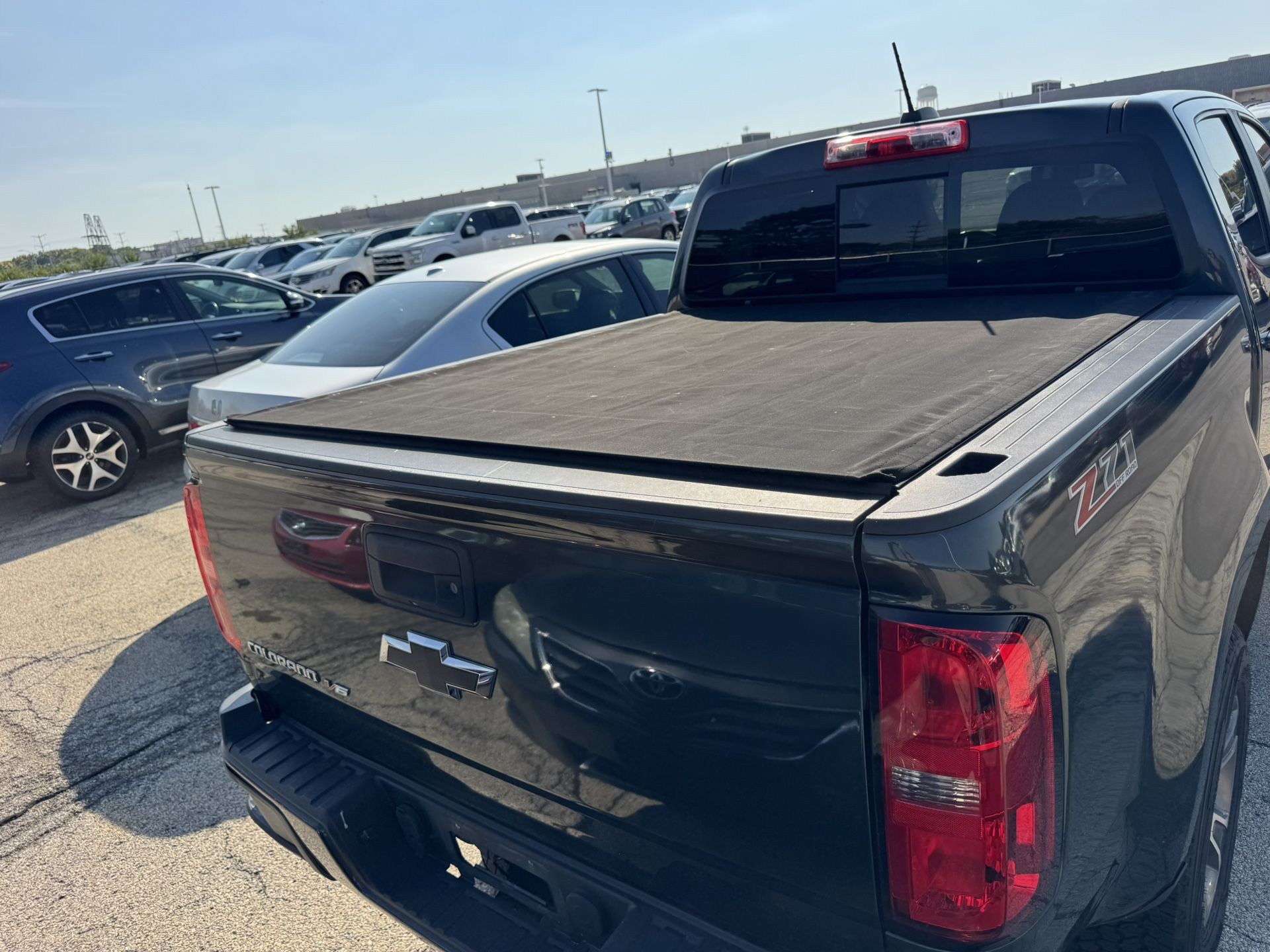 Chevy Colorado bed cover 5’2”
