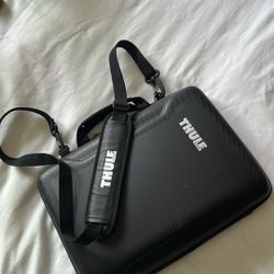 THULE  hard Case  For Laptop