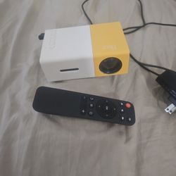 Cute Tiny Projector 