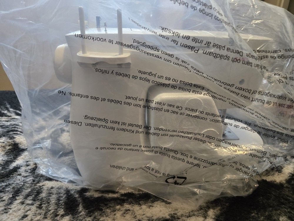 New Open Box Singer M1500 $65.00